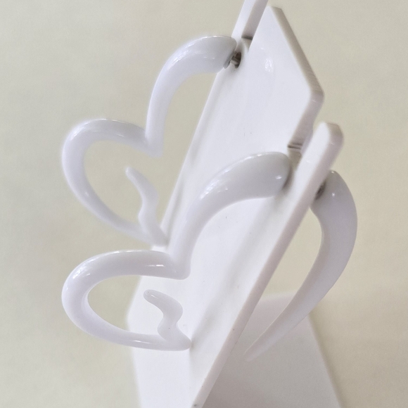 🤍 White Heart Faux Gauge Earrings - Picture 4 of 11